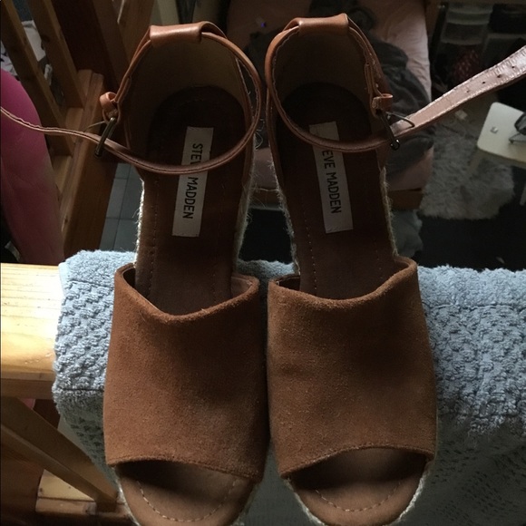 STEVE MADDEN SHOES - Picture 2 of 4